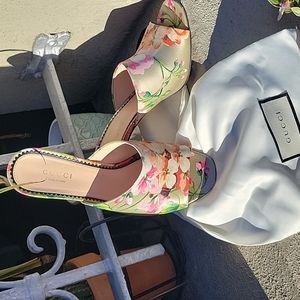 Gucci Floral Mules, excellent used condition, perfect for spring, gorgeous.